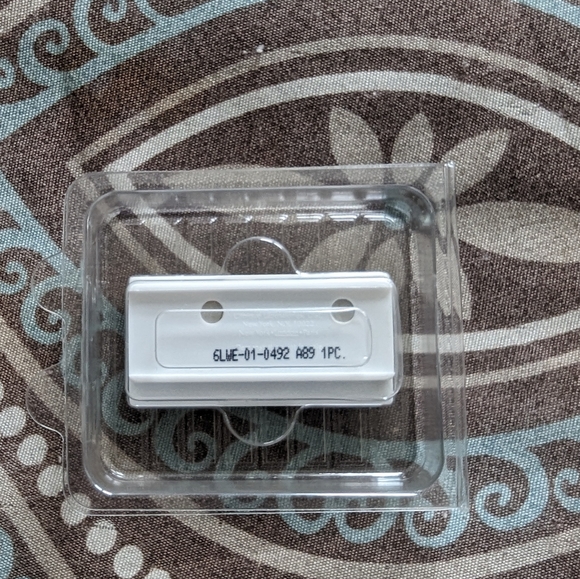 Clinique All About Shadow Single, French Vanilla - Matte - Picture 2 of 3